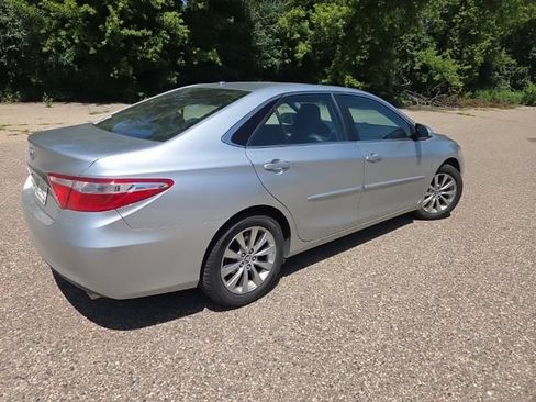 Used 2016 Toyota Camry XLE FWD image 13