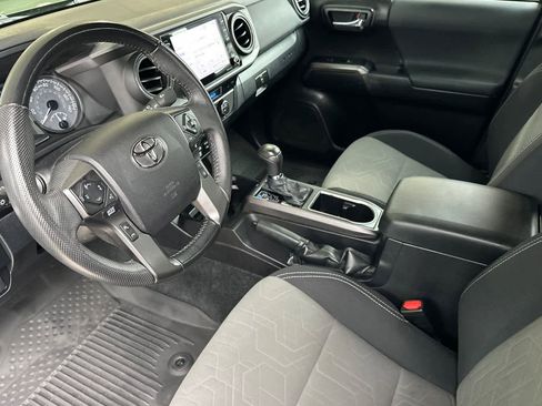Used 2022 Toyota Tacoma TRD Sport image 11