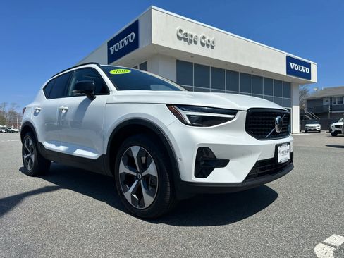 Used 2026 Volvo XC40 B5 Plus w/ Protection Package Premier AWD/4WD image 2