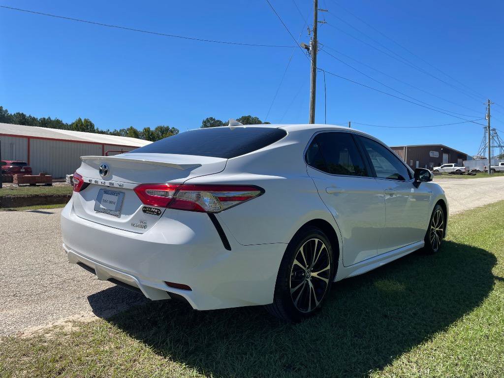 Used 2020 Toyota Camry SE FWD image 6