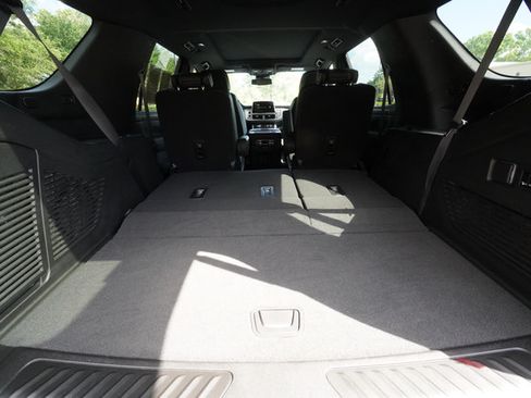 Used 2023 GMC Yukon SLT w/ SLT Premium Package AWD/4WD image 26