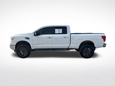 Used 2018 Nissan Titan SV AWD/4WD image 2