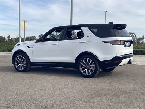 Used 2025 Land Rover Discovery Dynamic SE image 19