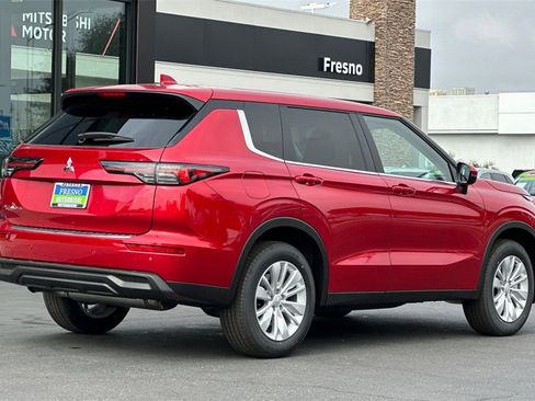 New 2025 Mitsubishi Outlander ES image 5