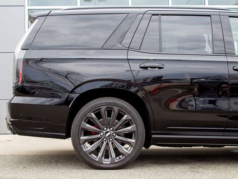 Used 2025 Cadillac Escalade V AWD/4WD image 6