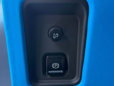 Used 2022 Chevrolet Corvette Stingray Premium Conv w/ Z51 Performance Package image 32