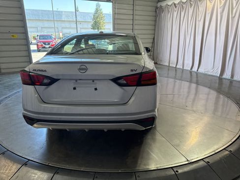 Used 2024 Nissan Altima 2.5 SV FWD image 6