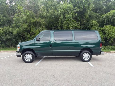 Used 2009 Ford E-150 and Econoline 150 Wagon RWD image 2