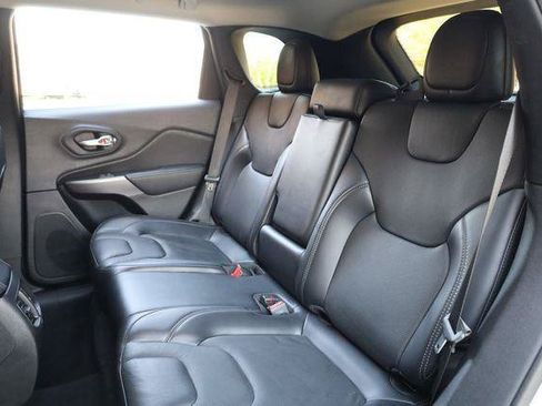 Used 2021 Jeep Cherokee Latitude Lux FWD image 24
