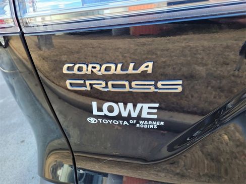Used 2022 Toyota Corolla Cross LE image 8