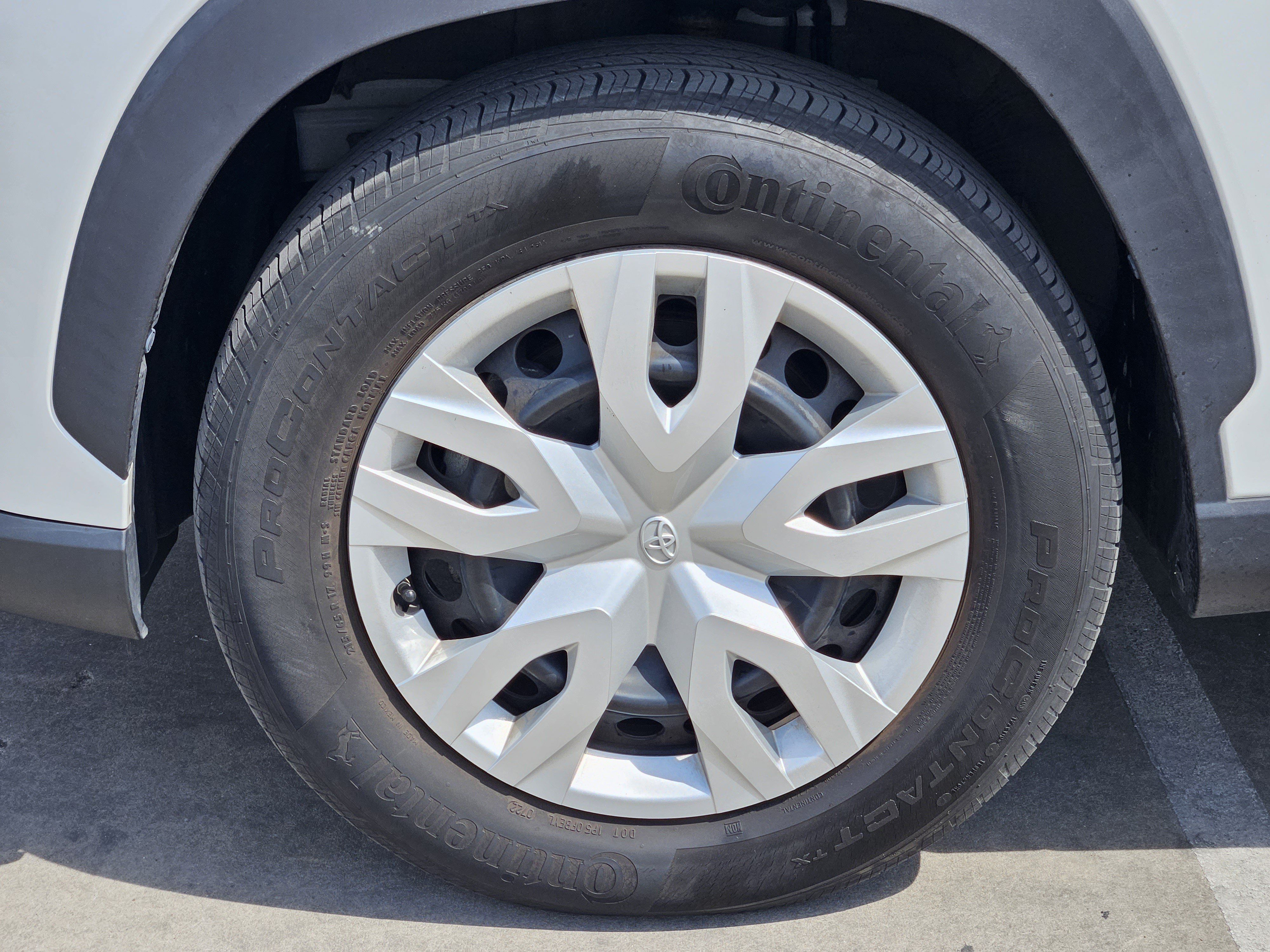 Used 2022 Toyota Corolla Cross L AWD/4WD image 14