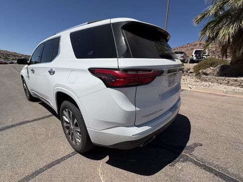 Used 2023 Chevrolet Traverse Premier AWD/4WD image 3