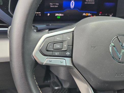 Used 2022 Volkswagen Taos SE w/ Panoramic Sunroof Package AWD/4WD image 24
