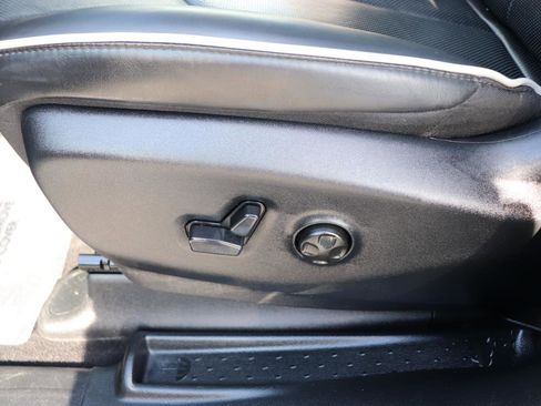 Used 2025 Chrysler Pacifica Limited FWD image 53