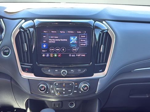 Used 2021 Chevrolet Traverse LT FWD image 18