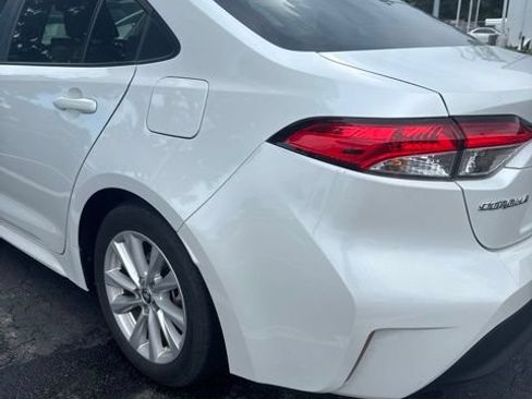 Used 2023 Toyota Corolla LE w/ LE Convenience Package FWD image 6