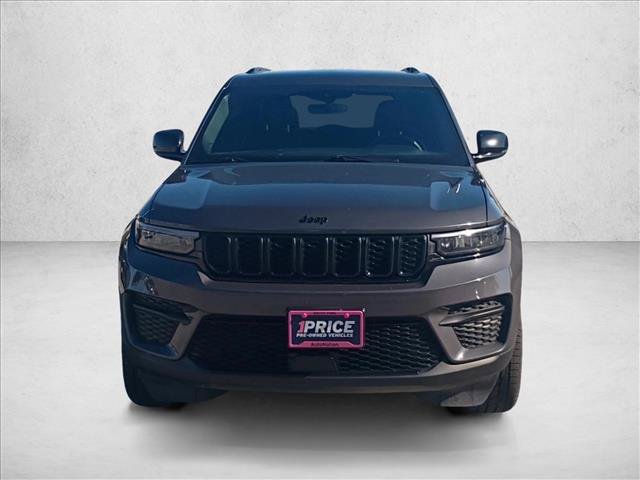Used 2023 Jeep Grand Cherokee Altitude AWD/4WD image 2