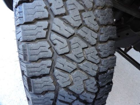 Used 2025 GMC Sierra 2500 SLT w/ SLT Convenience Package image 25