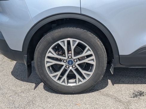 Used 2022 Ford Escape SEL w/ Technology Package FWD image 11