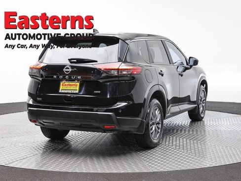 Used 2024 Nissan Rogue S AWD/4WD image 5