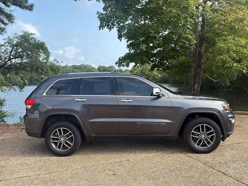 Used 2018 Jeep Grand Cherokee Limited AWD/4WD image 5