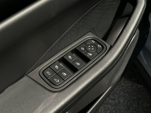 New 2025 Porsche Macan Electric image 17