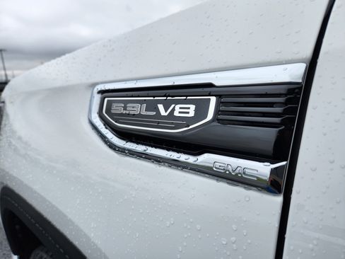 New 2026 GMC Sierra 1500 SLE image 7