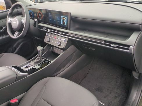 Certified 2025 Hyundai Tucson SE image 27