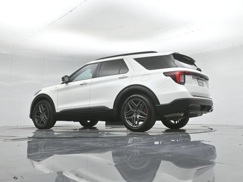 Certified 2025 Ford Explorer ST-Line w/ Premium Package RWD image 54