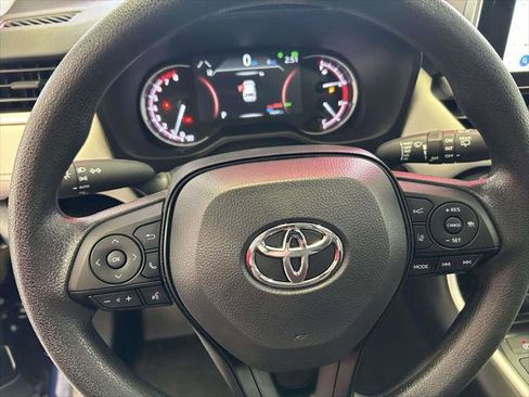Certified 2025 Toyota RAV4 XLE w/ Convenience Package FWD image 19