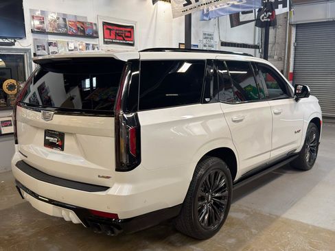 Used 2023 Cadillac Escalade V w/ LPO, ONYX Package AWD/4WD image 5