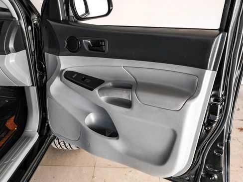 Used 2014 Toyota Tacoma 2WD Access Cab image 33