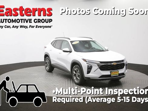 Used 2025 Chevrolet Trax LT FWD image 50