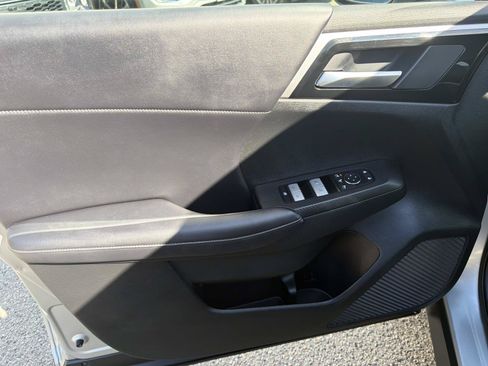 Used 2024 Mitsubishi Outlander 4WD Plug-In Hybrid image 14