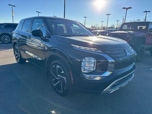 Used 2022 Mitsubishi Outlander SE image 10