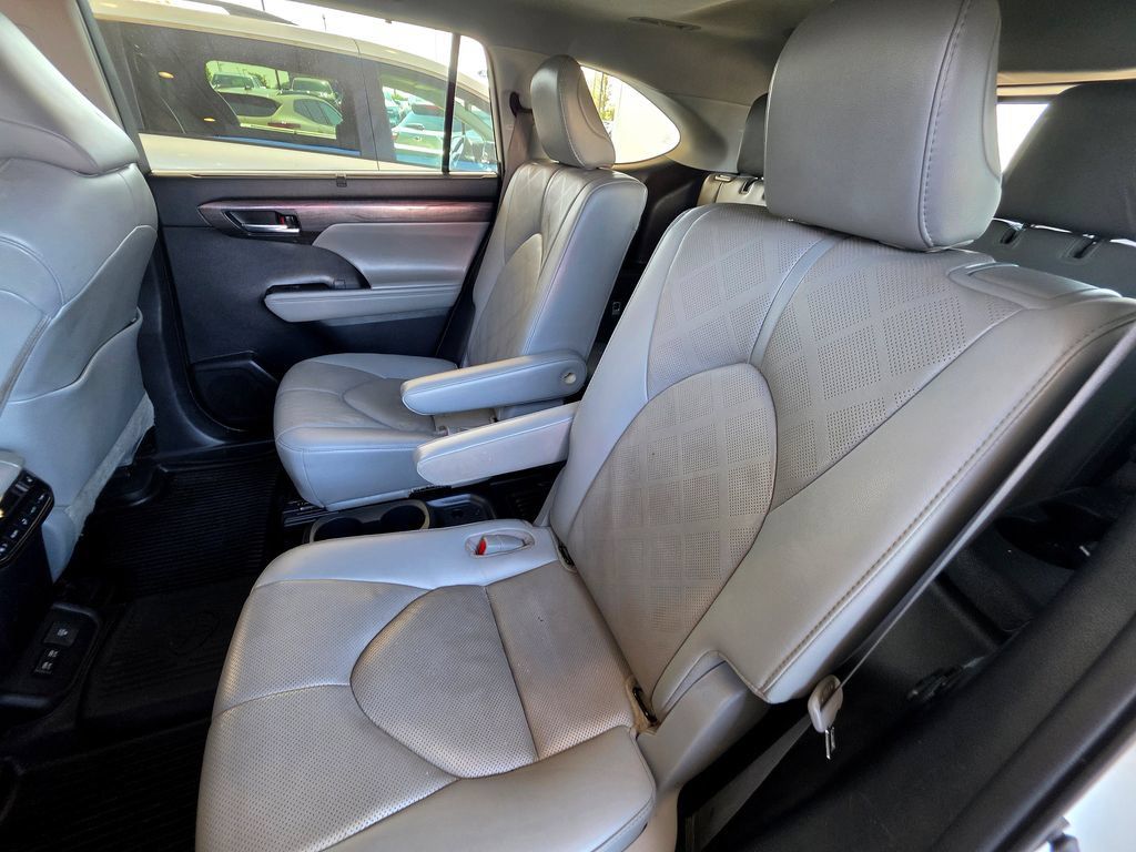 Used 2021 Toyota Highlander Platinum AWD/4WD image 64