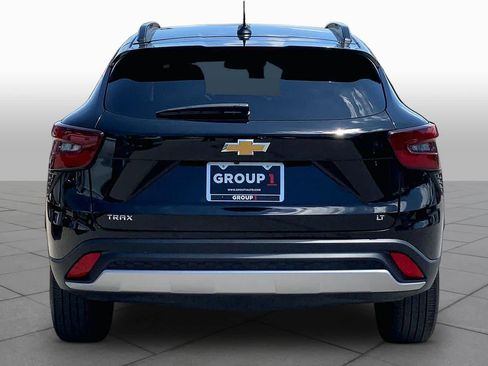 Used 2025 Chevrolet Trax LT FWD image 5