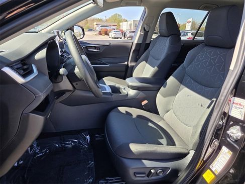 Used 2025 Toyota RAV4 XLE image 5