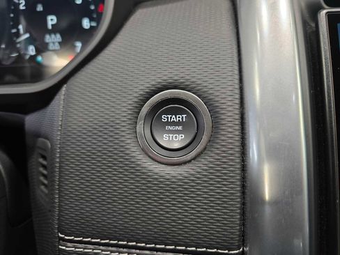 Used 2024 Land Rover Discovery Dynamic SE image 19