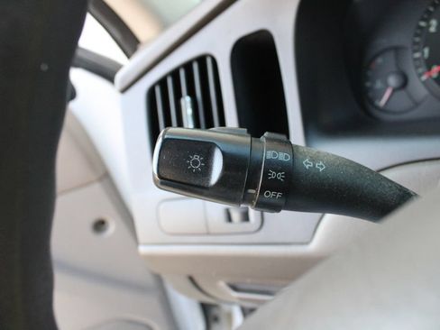 Used 2004 Hyundai Elantra GLS FWD image 8