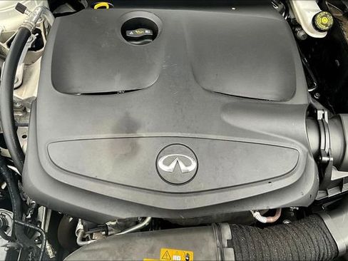Used 2019 INFINITI QX30 Sport w/ Cargo Package image 34