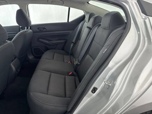 Used 2025 Nissan Altima 2.5 SV FWD image 30