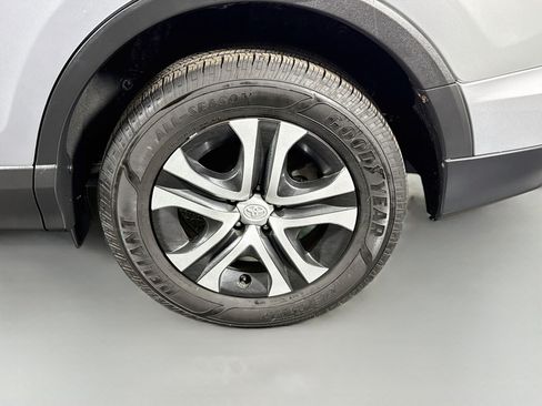 Used 2017 Toyota RAV4 LE FWD image 36