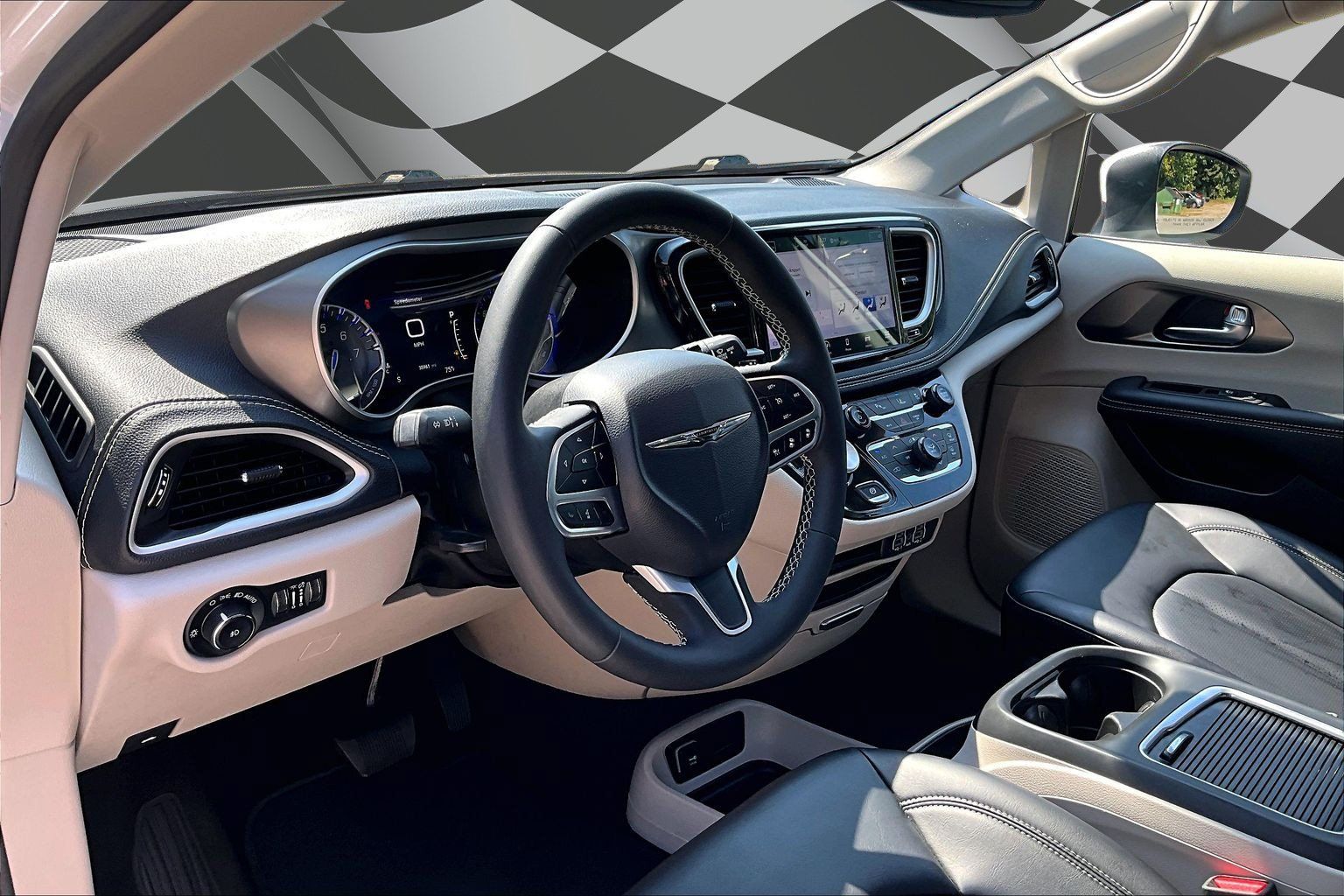 Used 2023 Chrysler Pacifica Touring-L AWD/4WD image 13