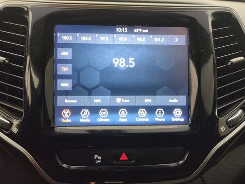 Used 2019 Jeep Cherokee Limited image 25