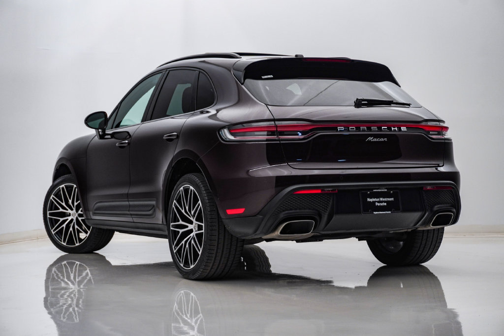 Certified 2023 Porsche Macan Turbo AWD/4WD image 3