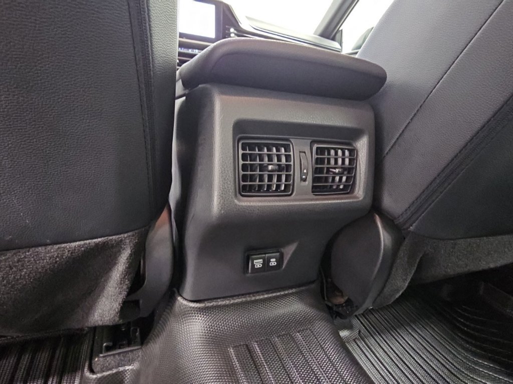 Used 2025 Toyota Camry SE FWD image 33