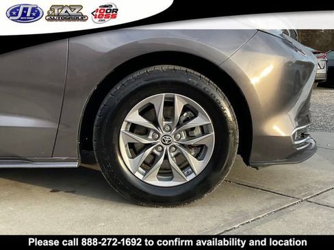 Used 2022 Toyota Sienna XLE image 9