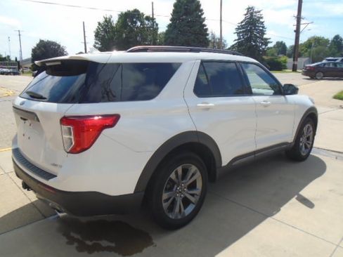 Used 2023 Ford Explorer XLT w/ Equipment Group 202A AWD/4WD image 10