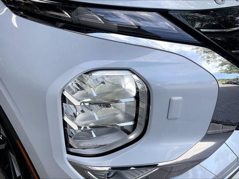 Used 2024 Mitsubishi Outlander SE AWD/4WD image 25